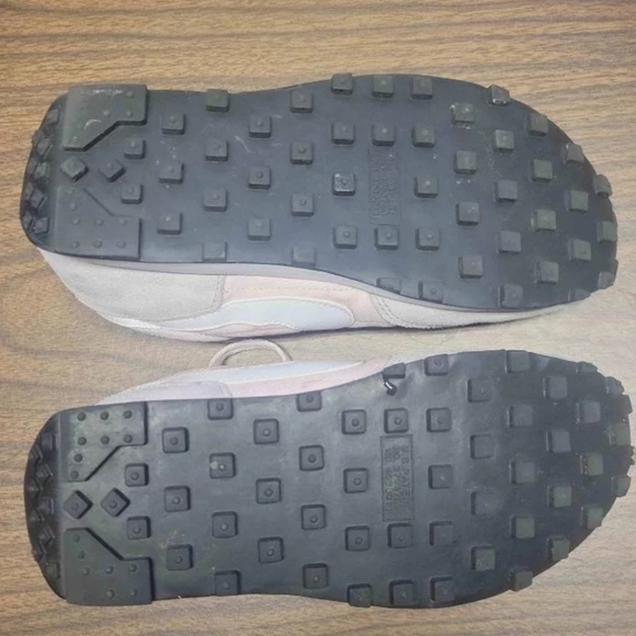Nike Women's Daybreak 'Barely Rose' Retro sneakers. Like New - Picture 7 of 11
